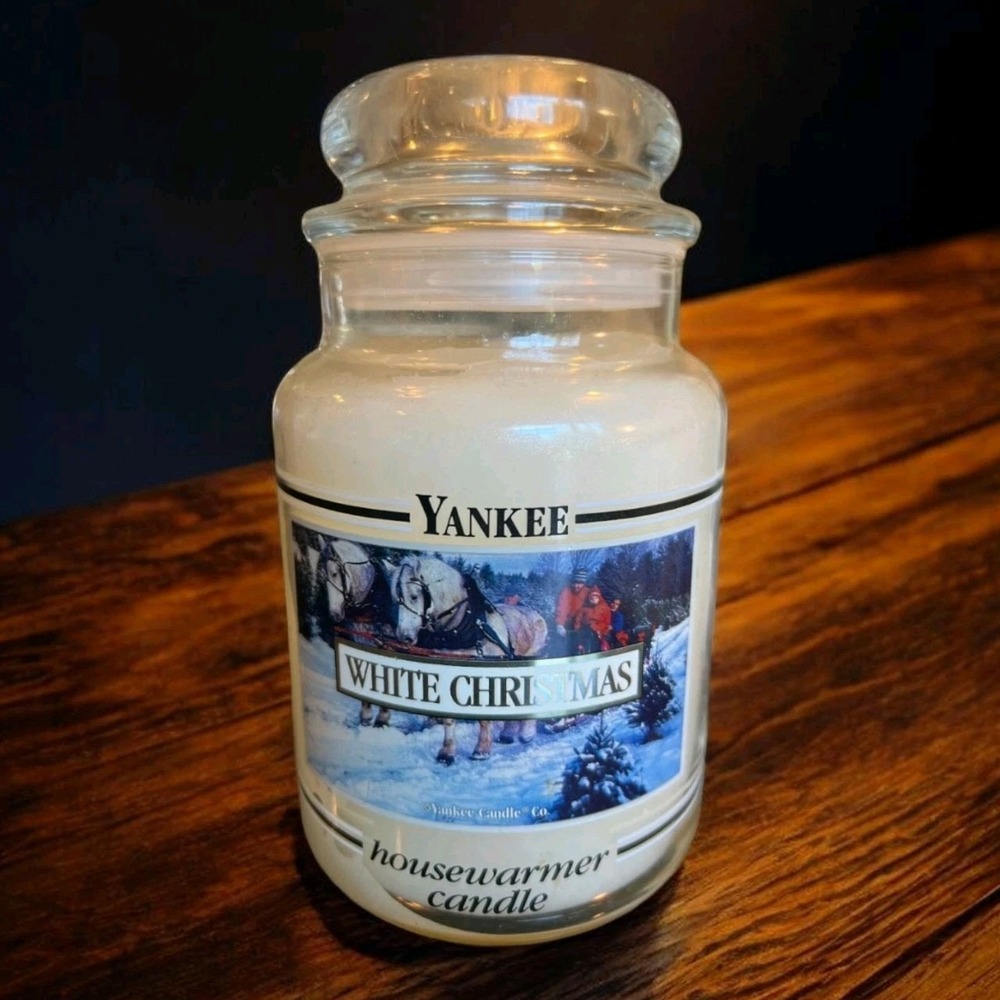 RETIRED Yankee Housewarmer Candle WHITE CHRISTMAS 22 oz Black Band Label Holiday